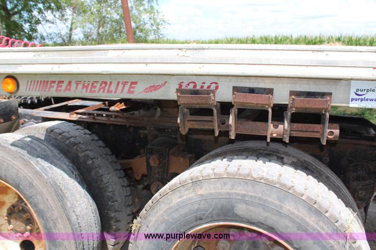 image for item G5393 1994 Featherlite 1010 flatbed trailer