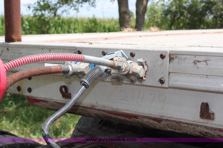 image for item G5393 1994 Featherlite 1010 flatbed trailer