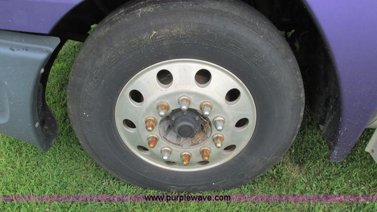 image for item G9462 2005 Freightliner Century Class ST120 semi truck