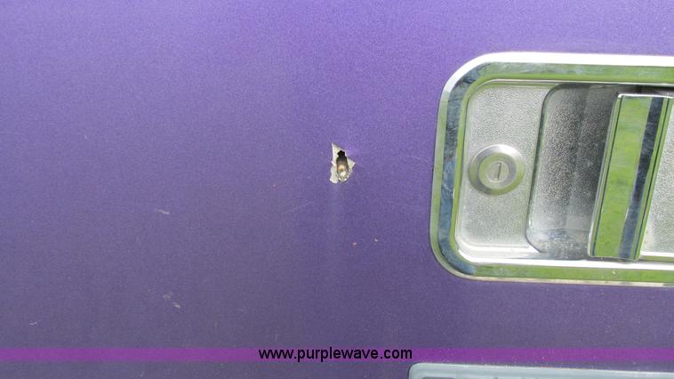 image for item G9462 2005 Freightliner Century Class ST120 semi truck