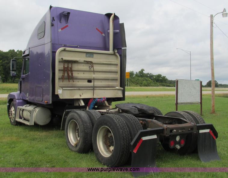 image for item G9462 2005 Freightliner Century Class ST120 semi truck