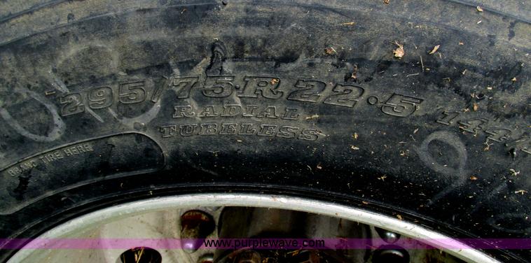 image for item G9462 2005 Freightliner Century Class ST120 semi truck