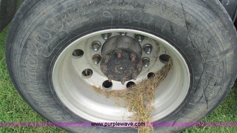 image for item G9462 2005 Freightliner Century Class ST120 semi truck