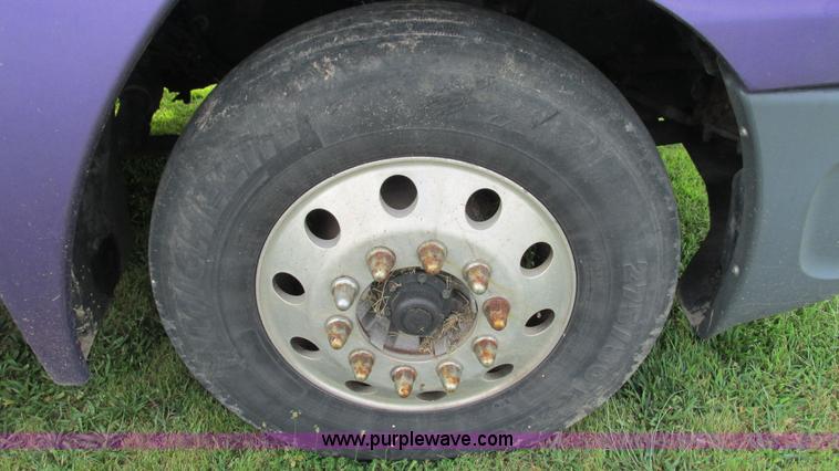 image for item G9462 2005 Freightliner Century Class ST120 semi truck