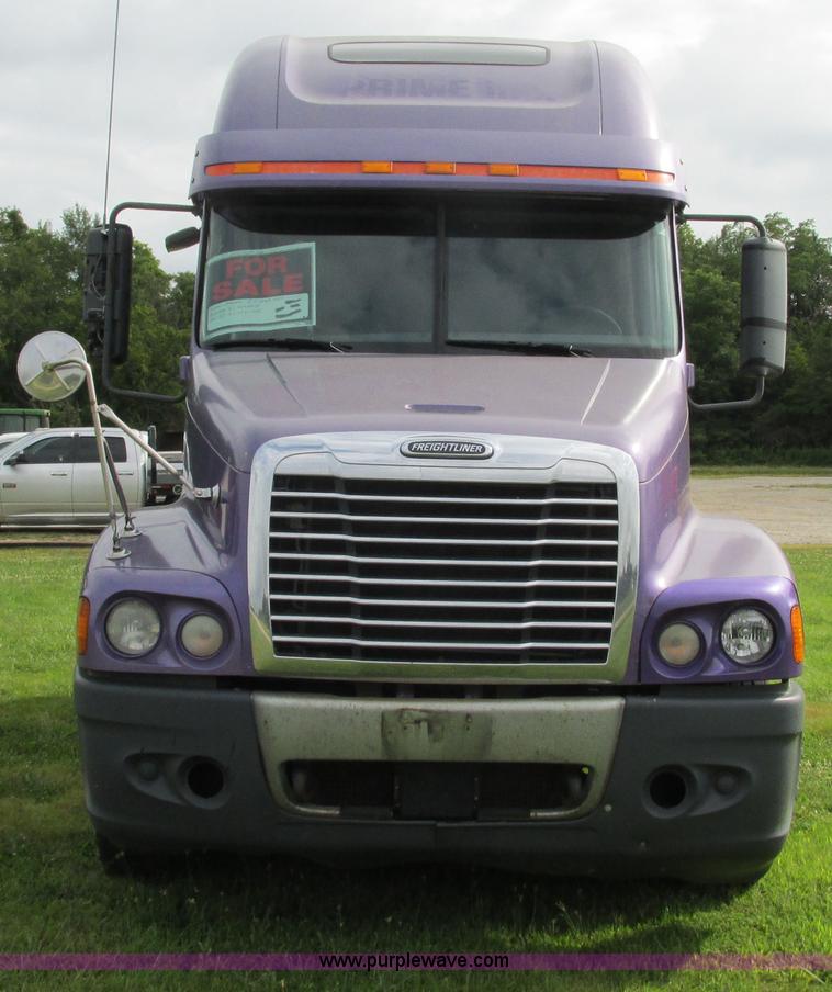 image for item G9462 2005 Freightliner Century Class ST120 semi truck