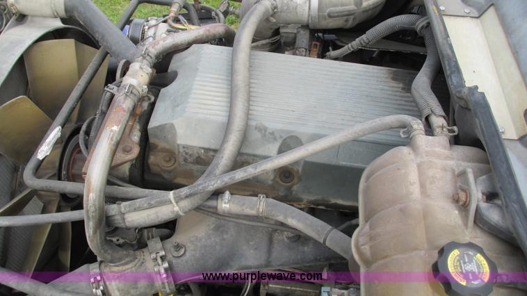 image for item G9462 2005 Freightliner Century Class ST120 semi truck