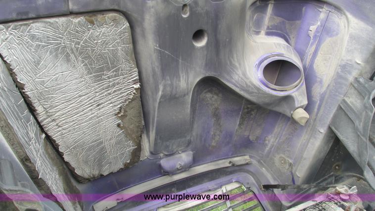 image for item G9462 2005 Freightliner Century Class ST120 semi truck