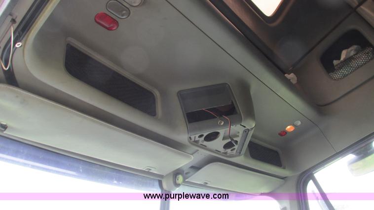 image for item G9462 2005 Freightliner Century Class ST120 semi truck