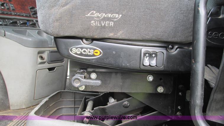 image for item G9462 2005 Freightliner Century Class ST120 semi truck