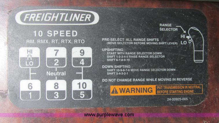 image for item G9462 2005 Freightliner Century Class ST120 semi truck