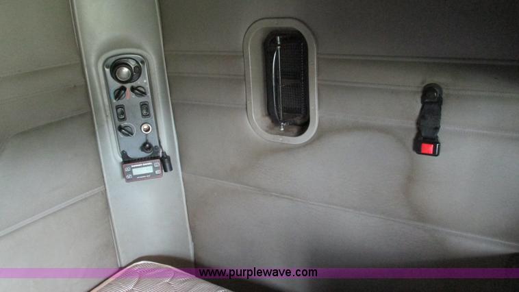 image for item G9462 2005 Freightliner Century Class ST120 semi truck