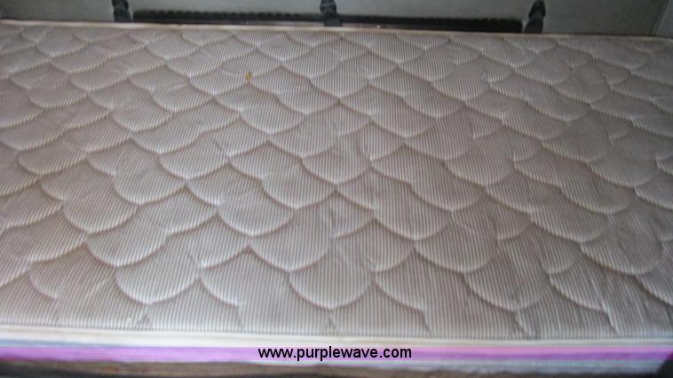 image for item G9462 2005 Freightliner Century Class ST120 semi truck