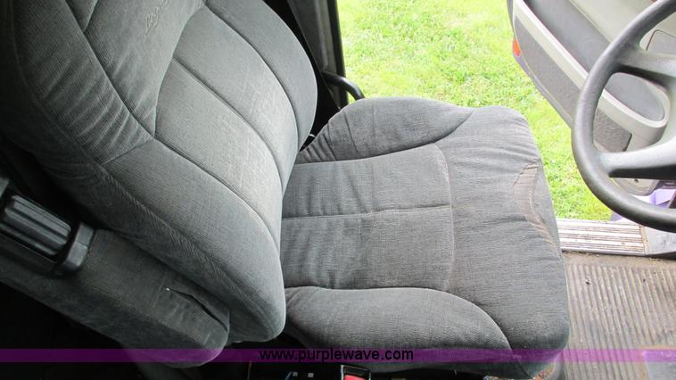 image for item G9462 2005 Freightliner Century Class ST120 semi truck