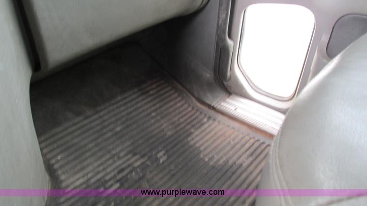 image for item G9462 2005 Freightliner Century Class ST120 semi truck