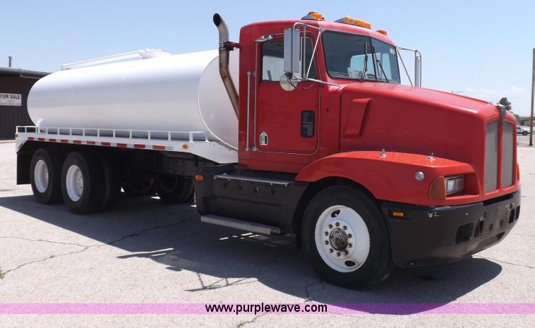 image for item H1875 1989 Kenworth T600 tanker truck