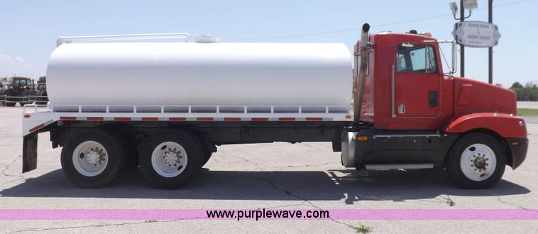 image for item H1875 1989 Kenworth T600 tanker truck