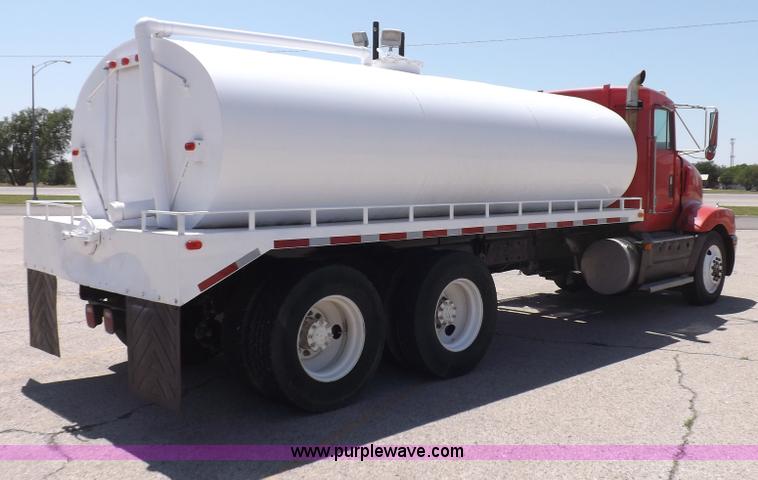 image for item H1875 1989 Kenworth T600 tanker truck