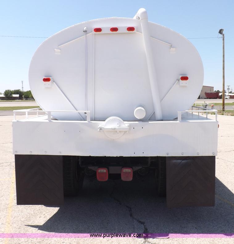 image for item H1875 1989 Kenworth T600 tanker truck