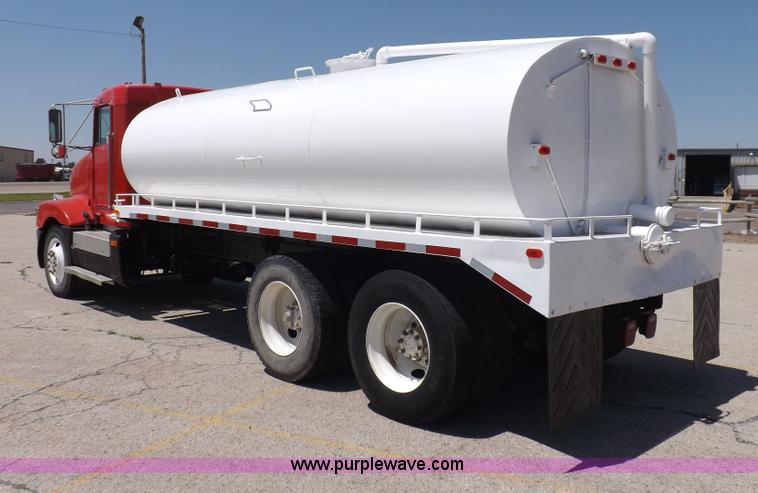 image for item H1875 1989 Kenworth T600 tanker truck