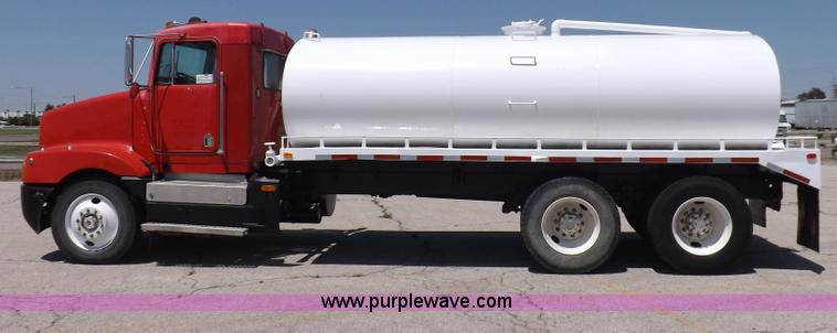 image for item H1875 1989 Kenworth T600 tanker truck