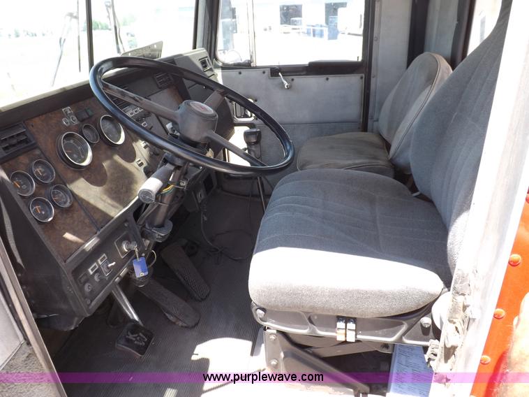 image for item H1875 1989 Kenworth T600 tanker truck