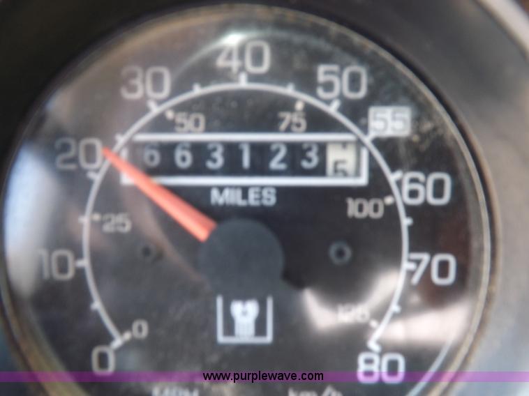 image for item H1875 1989 Kenworth T600 tanker truck