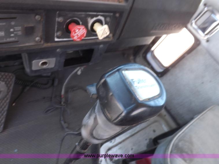 image for item H1875 1989 Kenworth T600 tanker truck