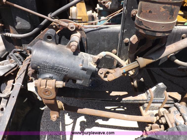 image for item H1875 1989 Kenworth T600 tanker truck