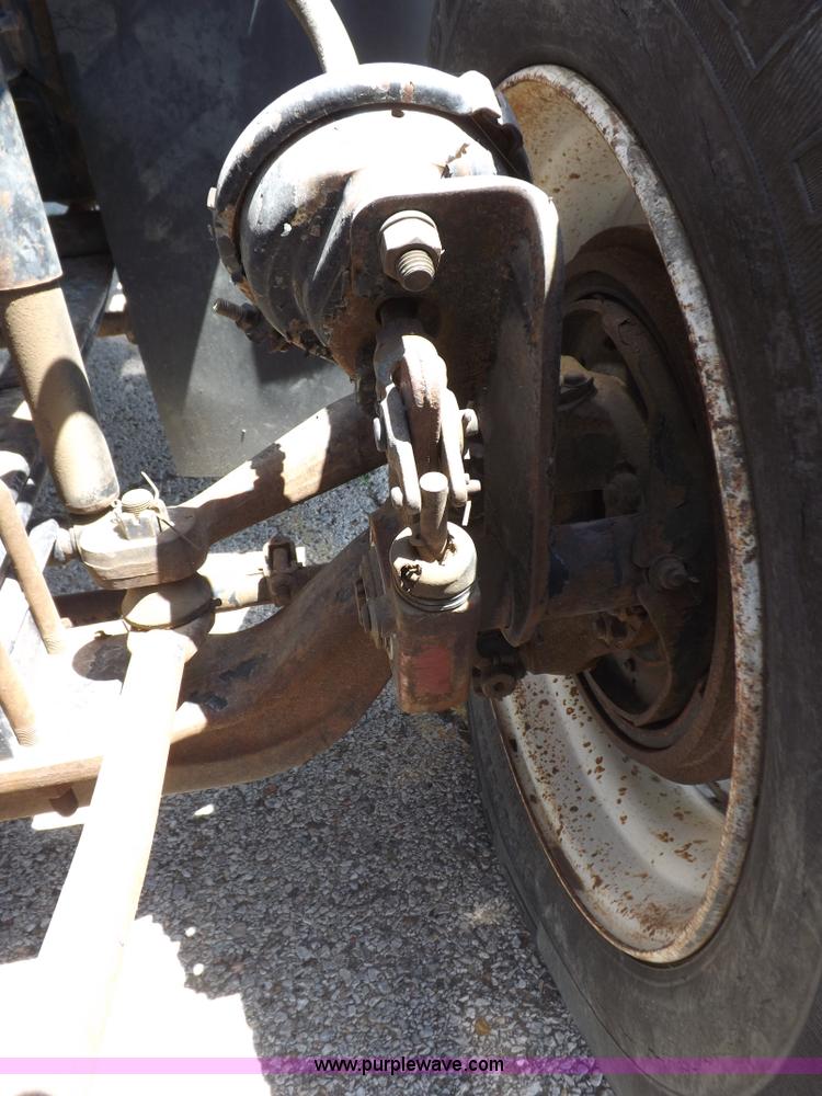 image for item H1875 1989 Kenworth T600 tanker truck