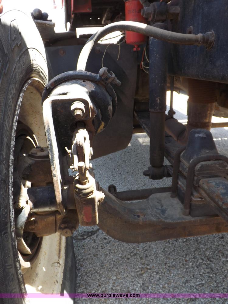 image for item H1875 1989 Kenworth T600 tanker truck