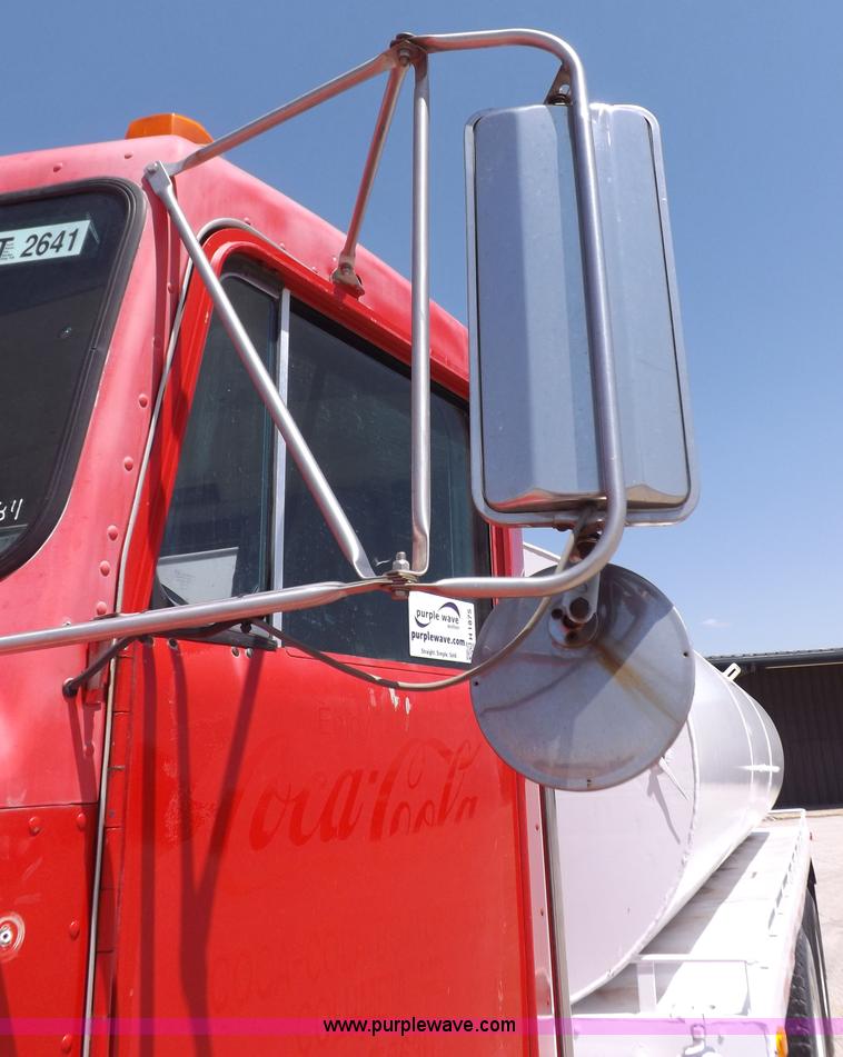 image for item H1875 1989 Kenworth T600 tanker truck