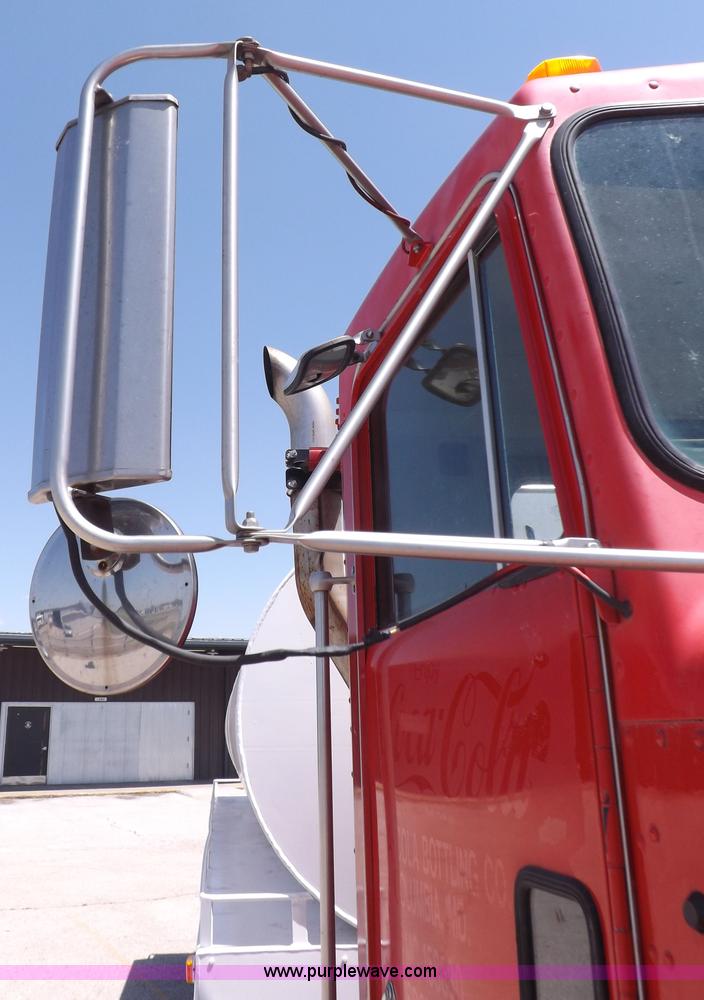 image for item H1875 1989 Kenworth T600 tanker truck