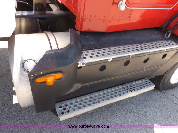 image for item H1875 1989 Kenworth T600 tanker truck