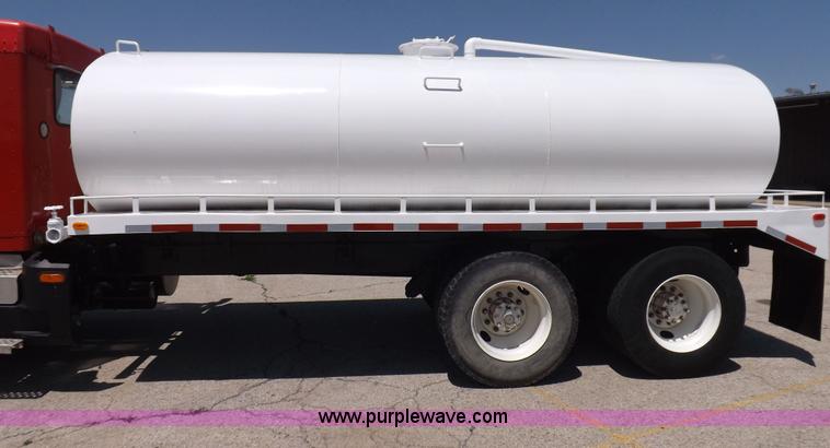 image for item H1875 1989 Kenworth T600 tanker truck