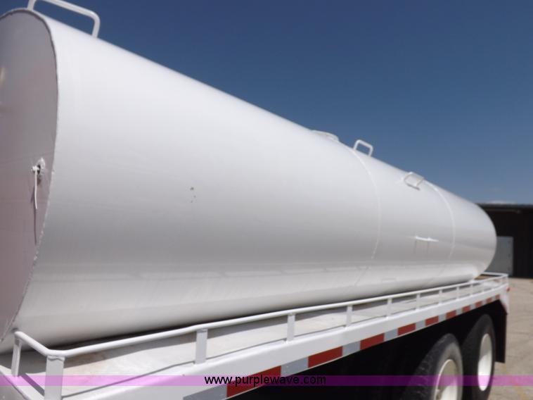 image for item H1875 1989 Kenworth T600 tanker truck