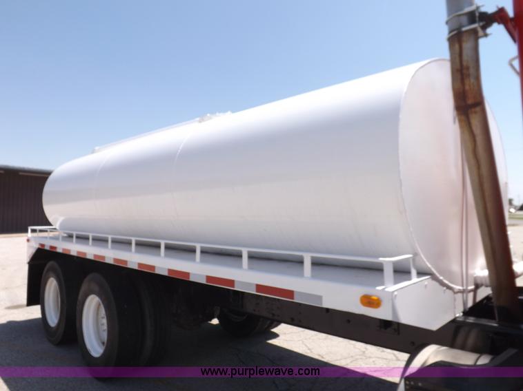 image for item H1875 1989 Kenworth T600 tanker truck