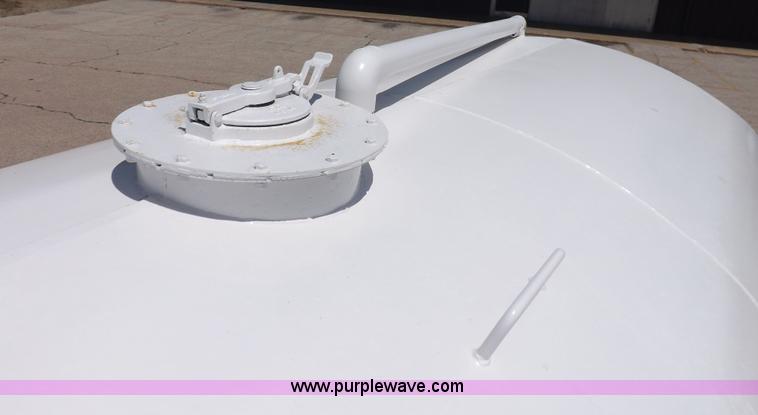 image for item H1875 1989 Kenworth T600 tanker truck