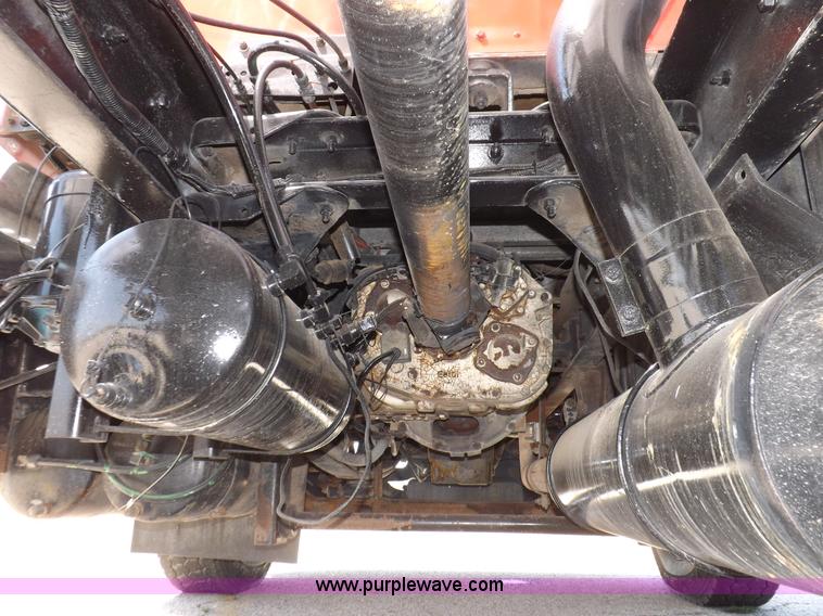 image for item H1875 1989 Kenworth T600 tanker truck