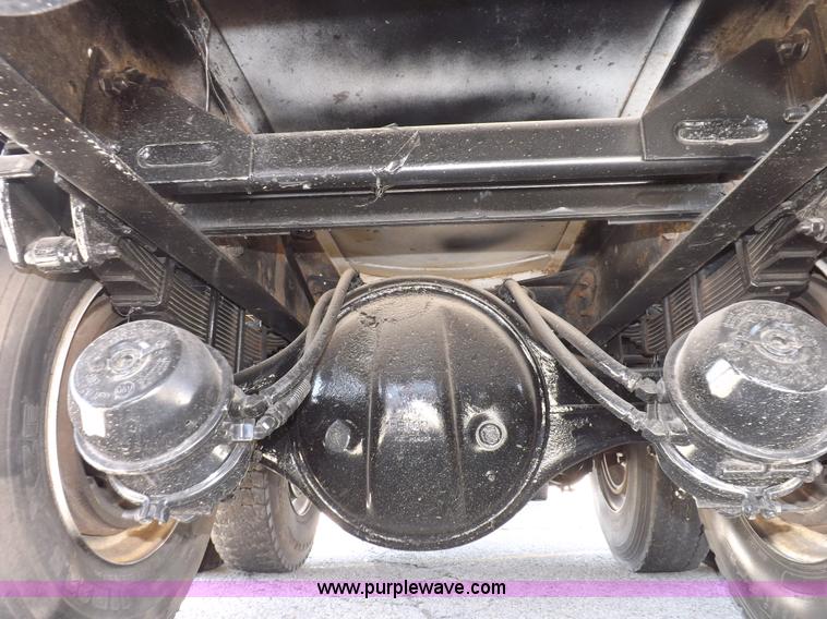 image for item H1875 1989 Kenworth T600 tanker truck