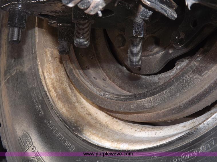 image for item H1875 1989 Kenworth T600 tanker truck