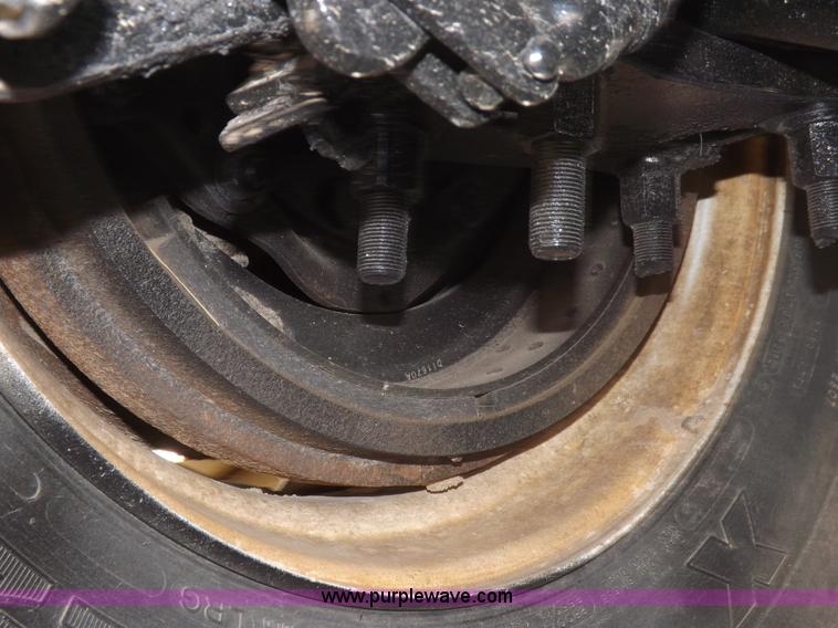 image for item H1875 1989 Kenworth T600 tanker truck