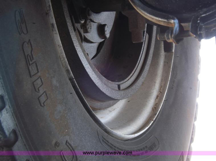 image for item H1875 1989 Kenworth T600 tanker truck