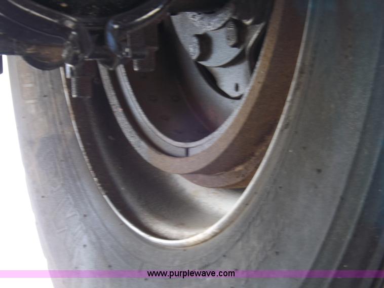 image for item H1875 1989 Kenworth T600 tanker truck