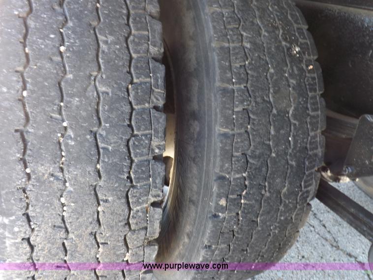 image for item H1875 1989 Kenworth T600 tanker truck