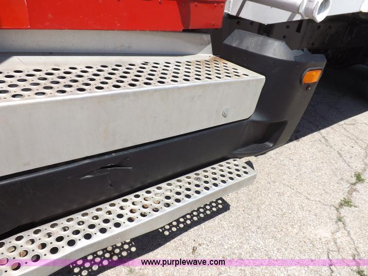 image for item H1875 1989 Kenworth T600 tanker truck