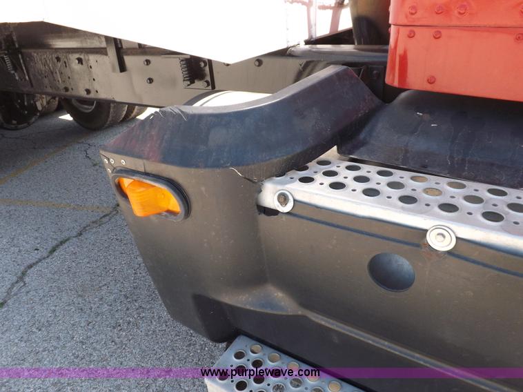 image for item H1875 1989 Kenworth T600 tanker truck