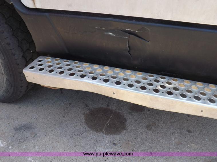 image for item H1875 1989 Kenworth T600 tanker truck