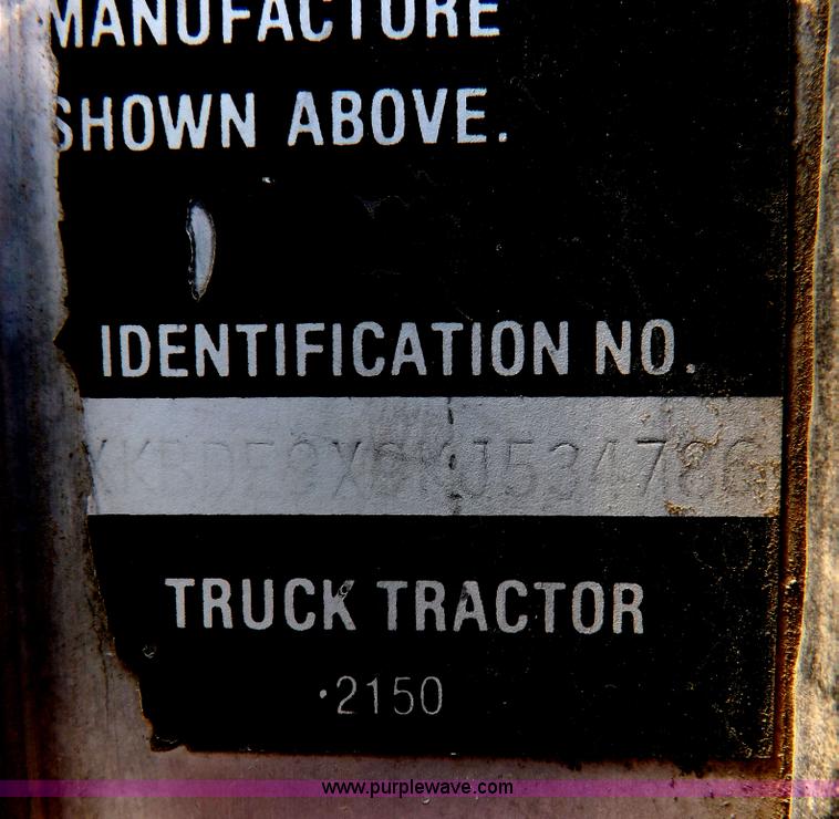 image for item H1875 1989 Kenworth T600 tanker truck