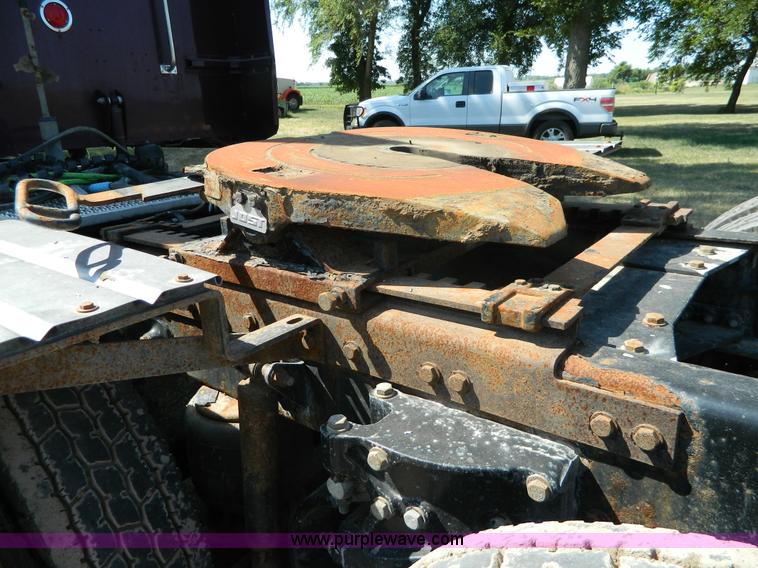 image for item H2440 2007 Peterbilt 386 semi truck