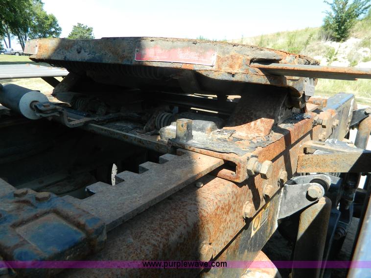 image for item H2440 2007 Peterbilt 386 semi truck